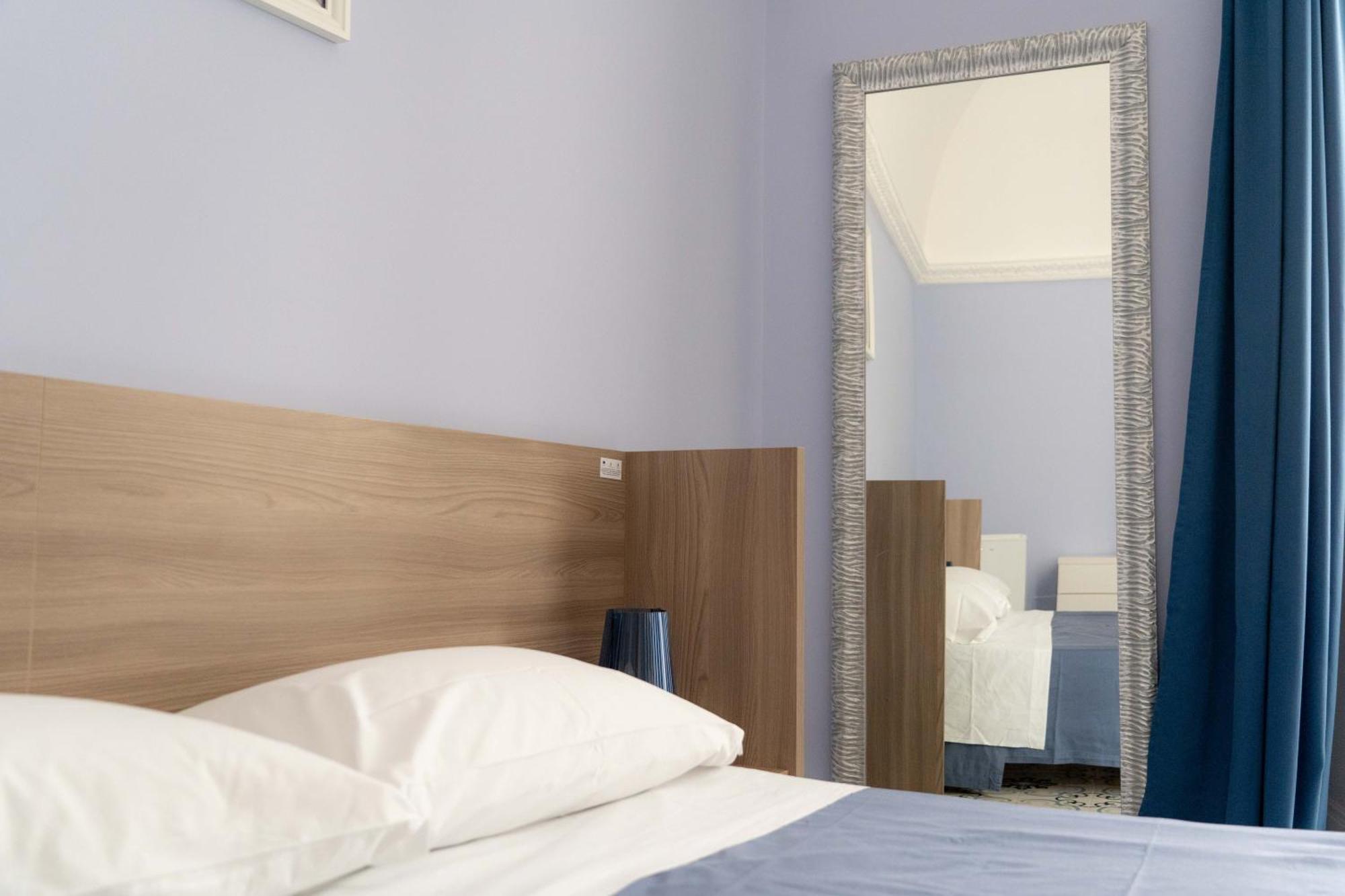 Le Tre Rondini Hotell Barletta Exteriör bild